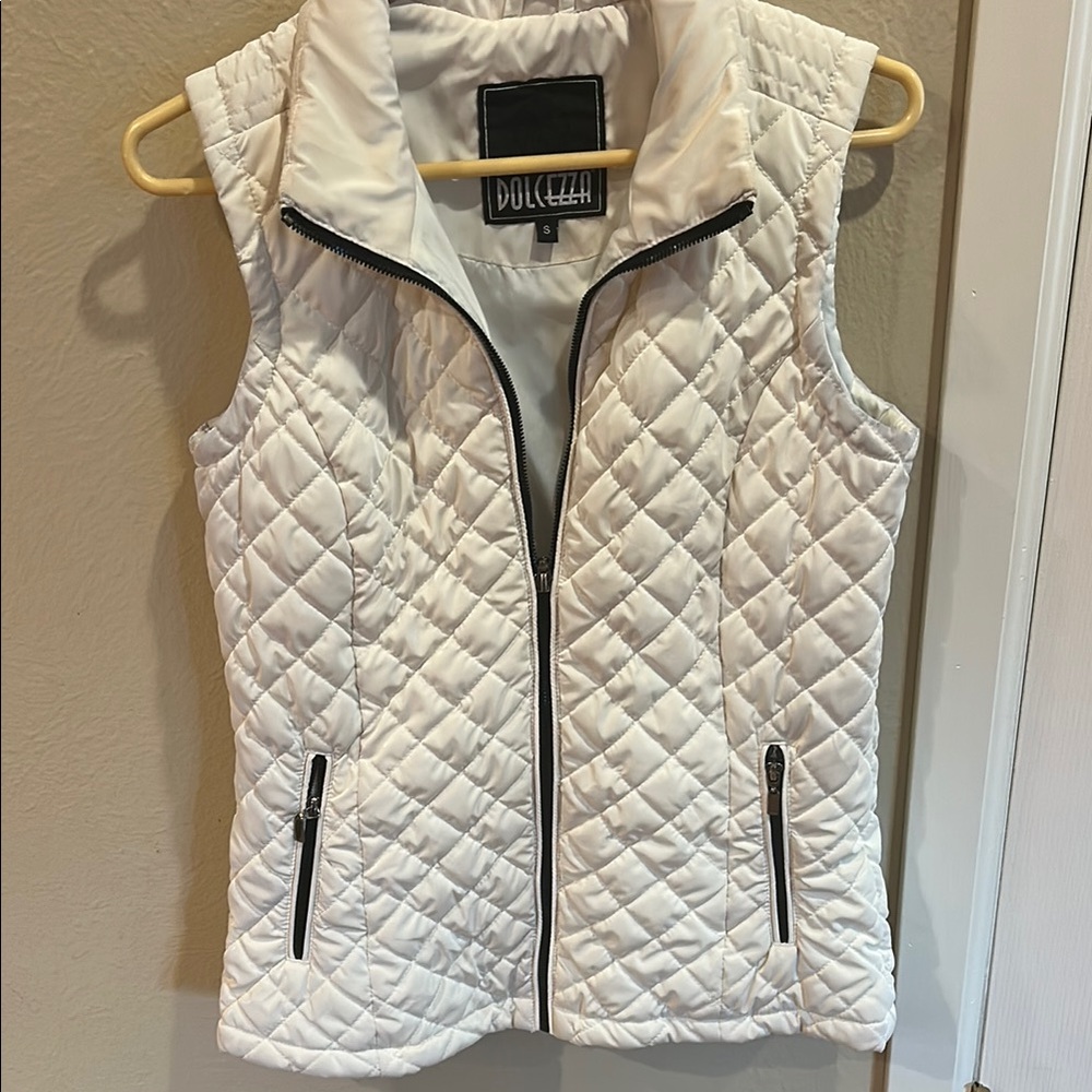 DOLCEZZA Women's White Quilted Vest SMALL